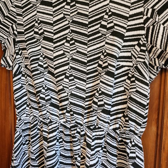 Simply be black and white pattern dress size 10 - Picture 3 of 5
